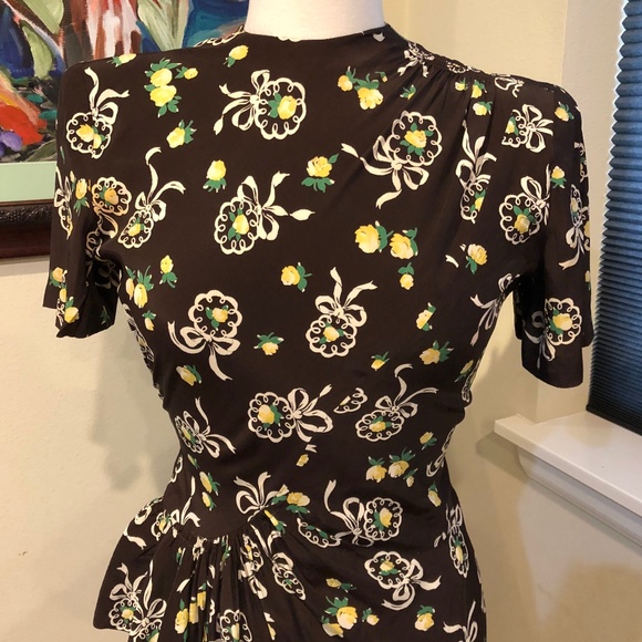 Vintage 40's Brown Cold Rayon Floral Print Iconic WWII Era Historic Dress - XS - Picture 2 of 16